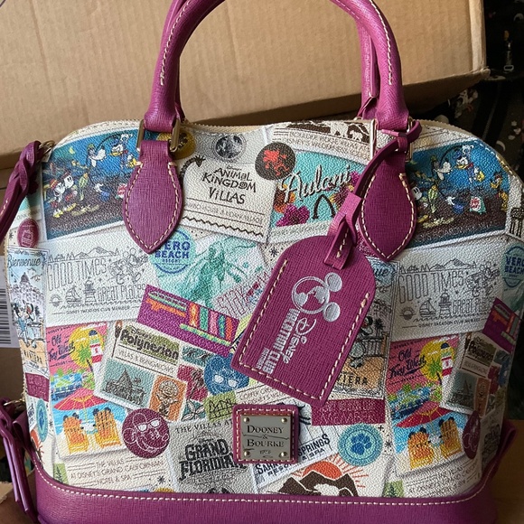 DOONEY and BOURKE  VACATION TRAVEL SATCHEL 2019. NWT  RETIRED - Picture 2 of 2